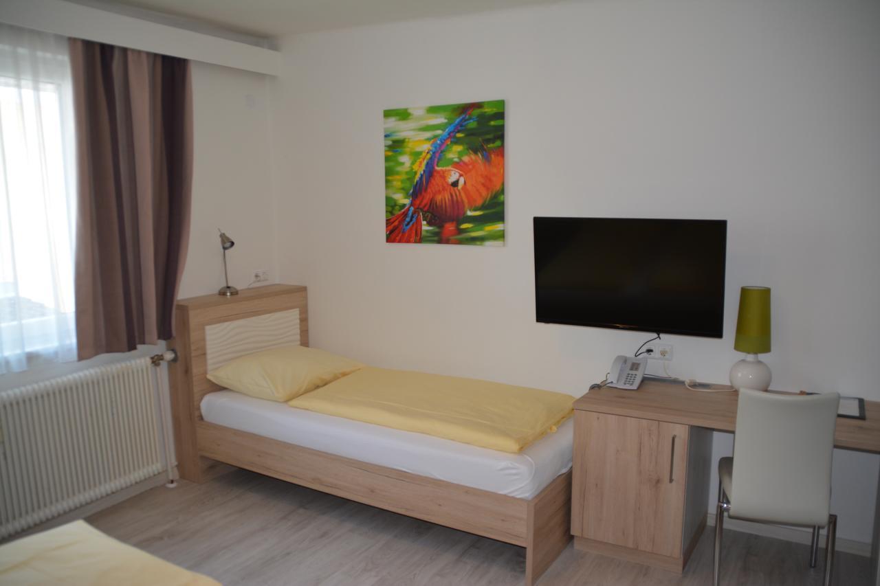 Hotel Lenau Stockerau Kültér fotó