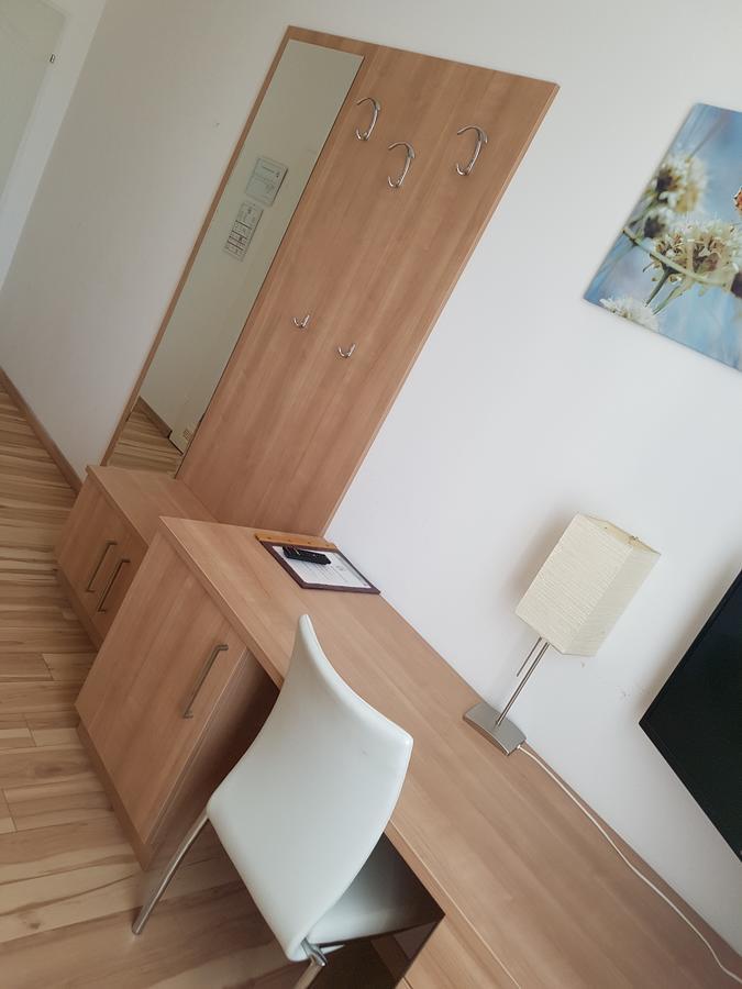 Hotel Lenau Stockerau Kültér fotó