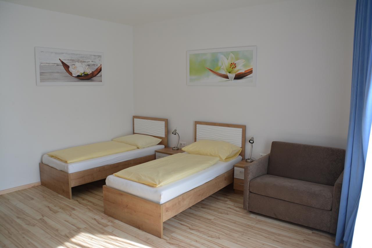 Hotel Lenau Stockerau Kültér fotó