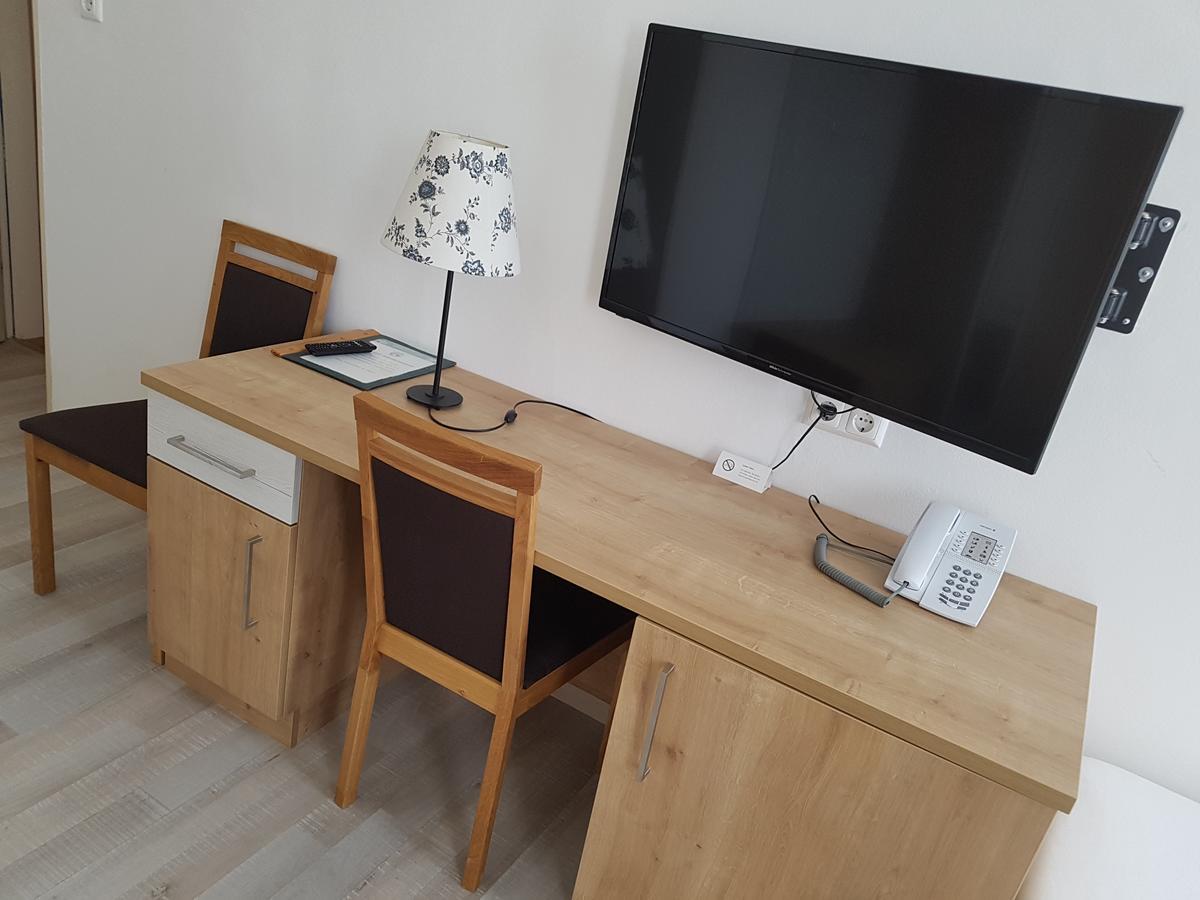 Hotel Lenau Stockerau Kültér fotó