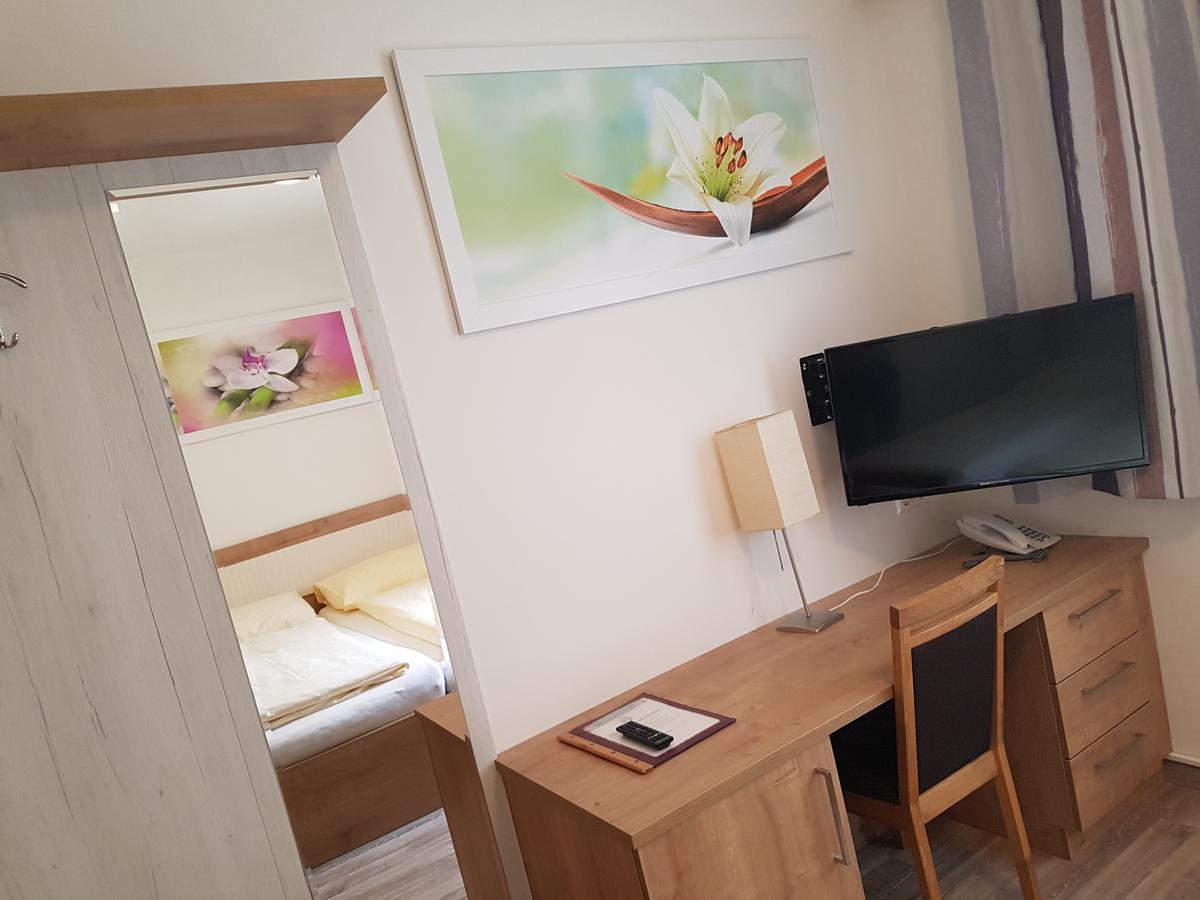 Hotel Lenau Stockerau Kültér fotó