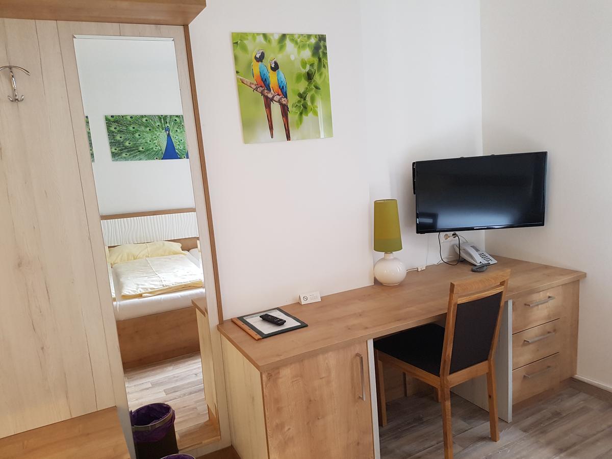 Hotel Lenau Stockerau Kültér fotó
