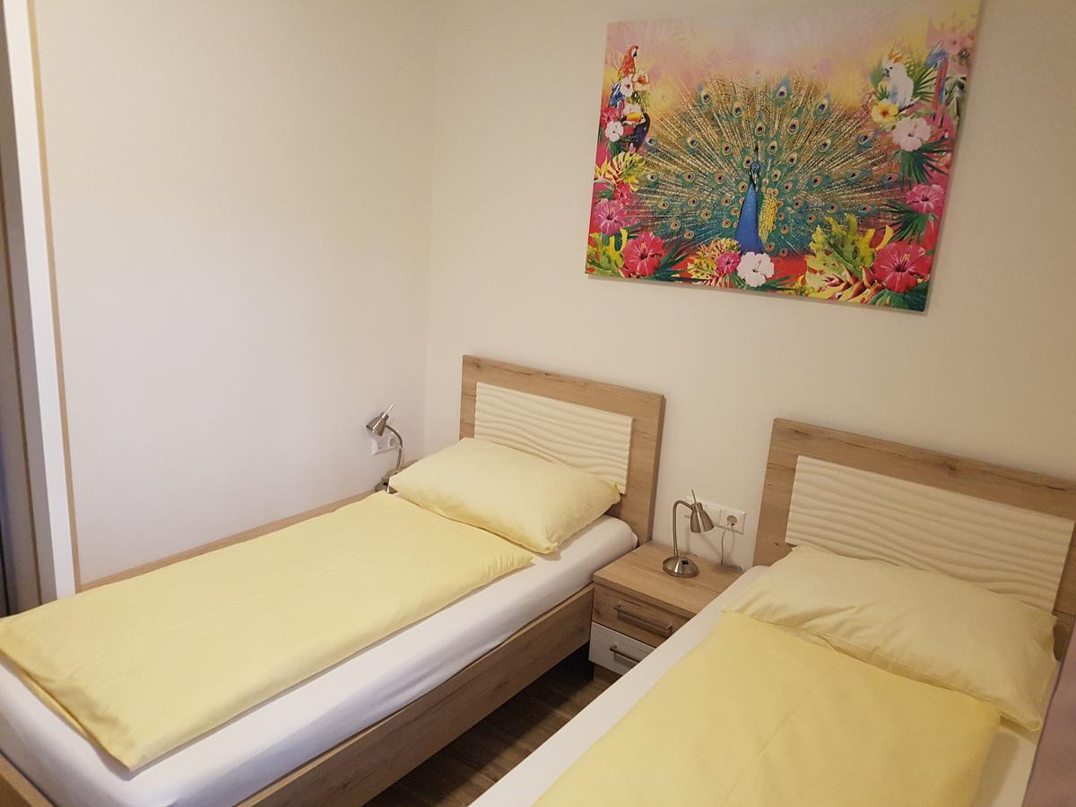 Hotel Lenau Stockerau Kültér fotó